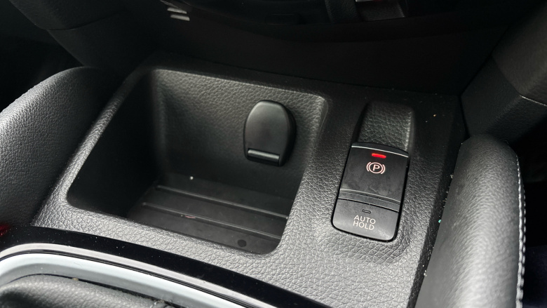 Nissan Qashqai 1.2 DiG-T N-Connecta 5dr Petrol Hatchback